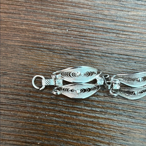 Elegant Vintage Bracelet - Picture 2 of 5